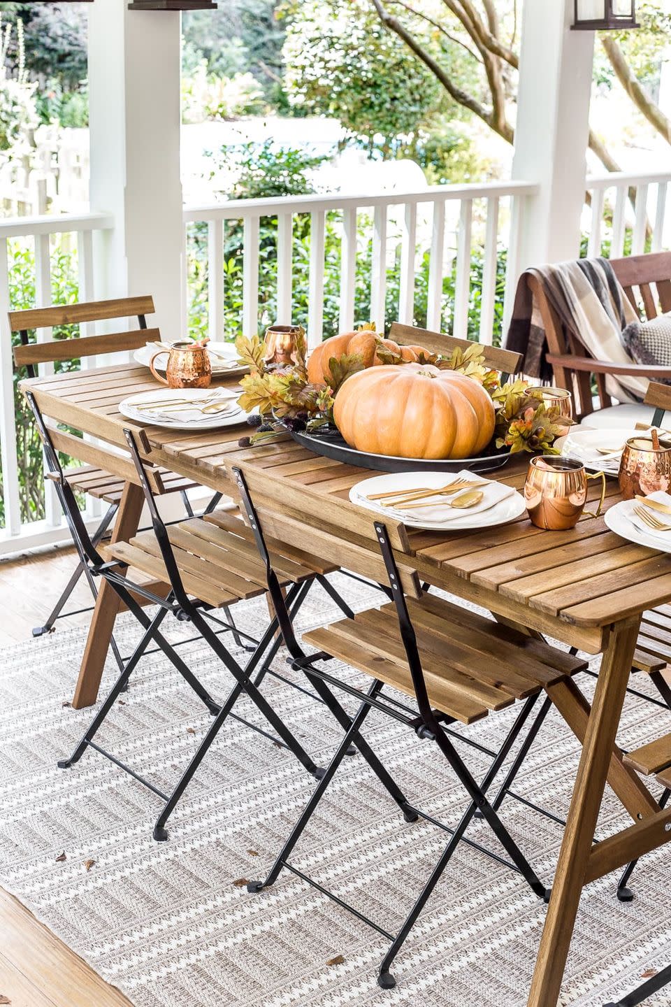 34) Decorate Your Outdoor Dining Table