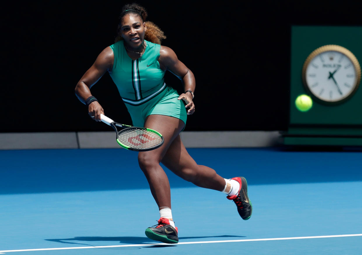 Serena Williams avancierte zum modischen Hingucker bei den Australian Open – doch das Outfit hat auch gesundheitliche Gründe. (Bild: AP Photo)
