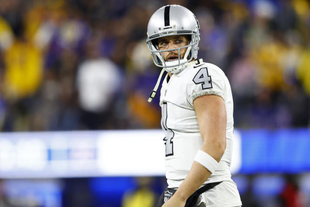 Saints QB Derek Carr Gets Ultimate Praise With Comparison to Future Hall of  Famer