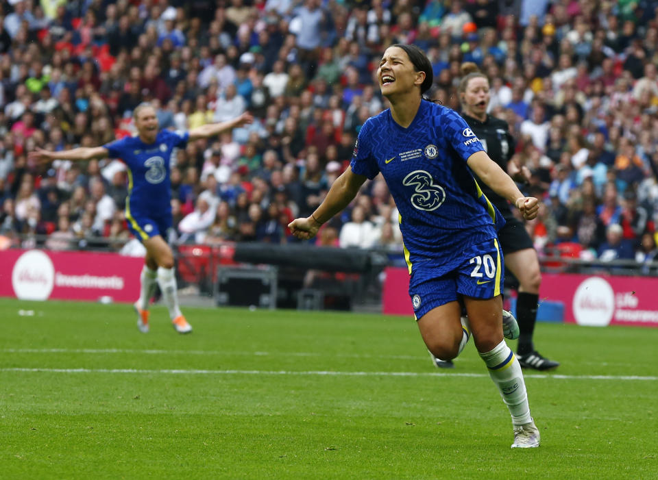 Sam Kerr celebrates the winning goal make it 3-2 to Chelsea (Picture: Action Foto Sport)