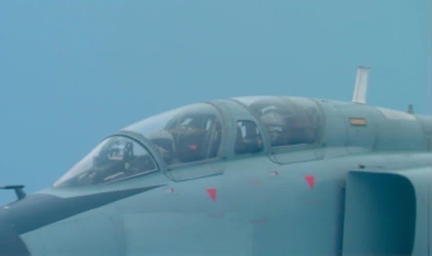 Die Besatzung eines chinesischen Kampfjets während des Abfangens eines US-Flugzeugs über dem Ostchinesischen Meer im Juni 2022. - Copyright: US Defense Department