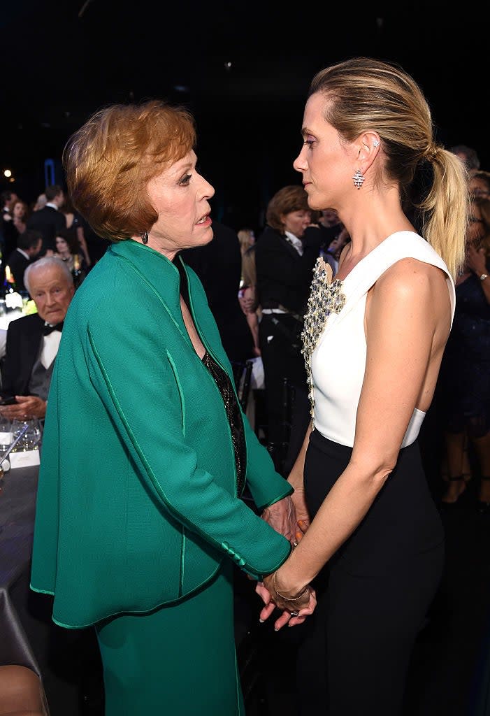 Honoree Carol Burnett (L) and Kristen Wiig in the audience during The 22nd Annual Screen Actors Guild Awards at The Shrine Auditorium on January 30, 2016 in Los Angeles, California