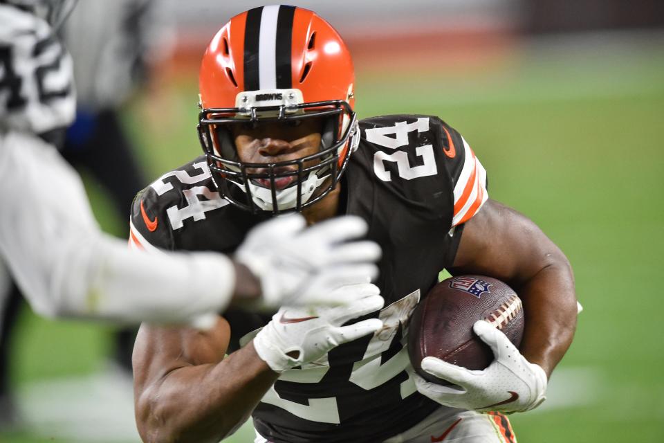 Cleveland Browns running back Nick Chubb runs for a 4-yard touchdown during the second half of an NFL football game against the Las Vegas Raiders, Monday, Dec. 20, 2021, in Cleveland. (AP Photo/David Richard)