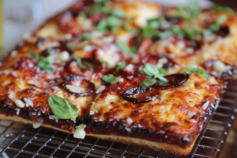 Como's Detroit-style pizza.