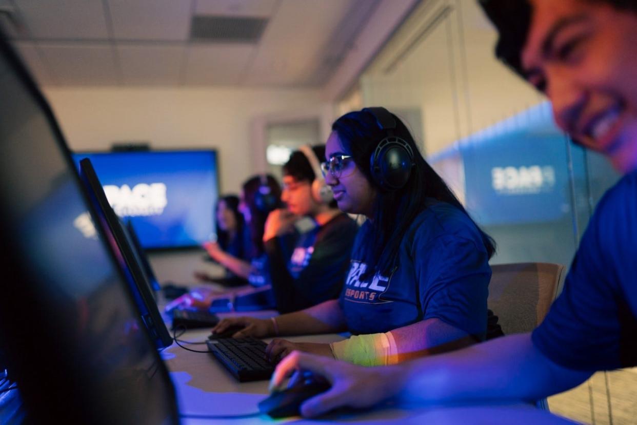 Pace students on their esports team.