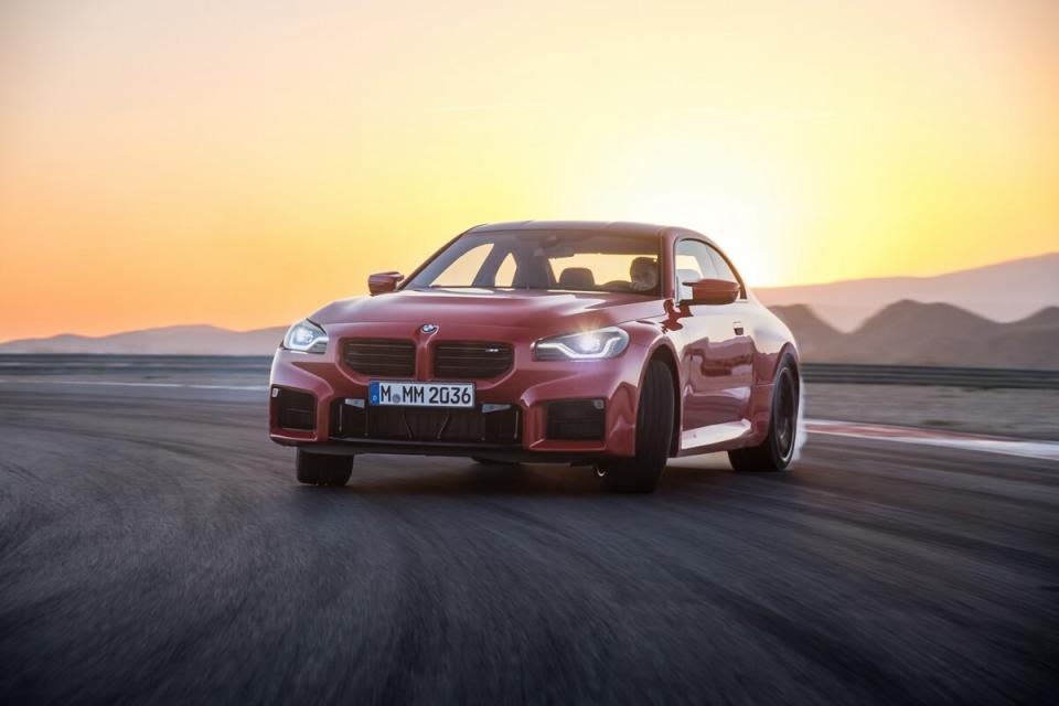 P90482708_lowRes_the-all-new-bmw-m2-r.jpg