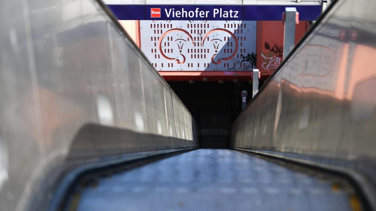 Die junge Frau war am Freitag vergangener Woche an der U-Bahn Stadion «Viehofer Platz» überfallen worden. Foto: Ina Fassbender