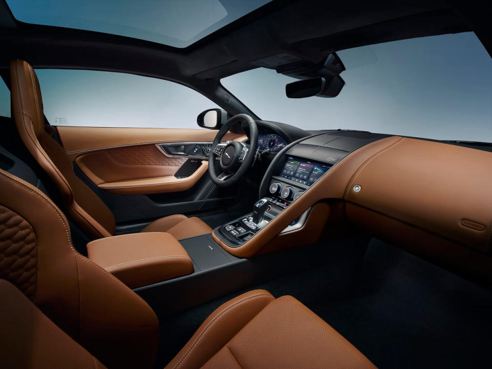 Jag_F-TYPE_21MY_Image_Studio_Interior_SiennaTan_02.12.19_01.jpg