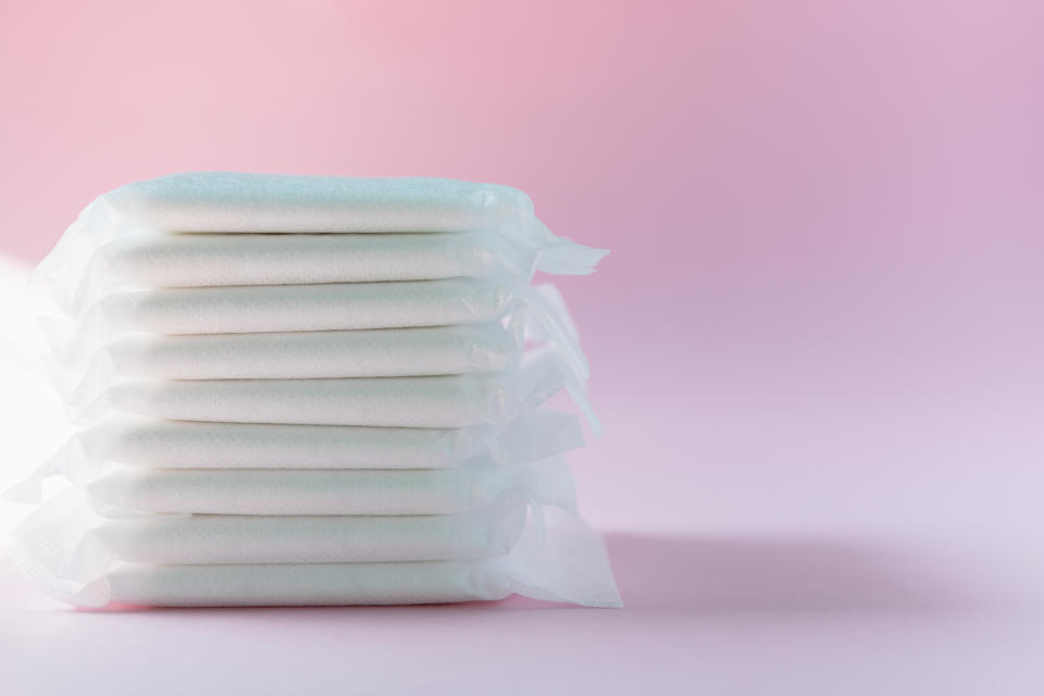 過去會以「蘋果麵包」暱稱衛生棉，現代人則對女生月經較無此忌諱。