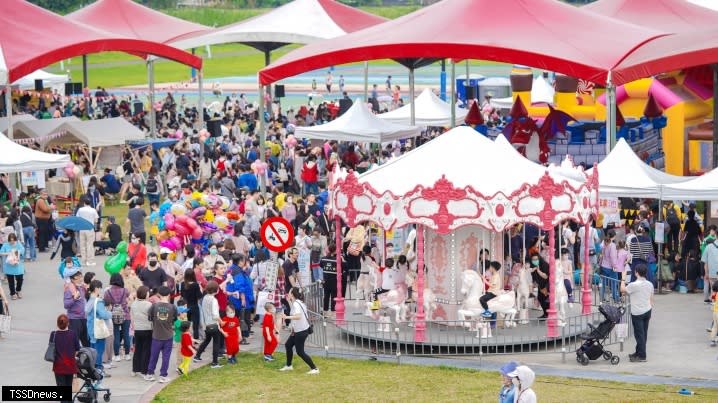 宜蘭市河濱公園盛大舉辦宜蘭市兒童節活動「宜起來童樂」。初估超過三千人擠進會場，嗨翻！（圖：宜蘭市公所提供）