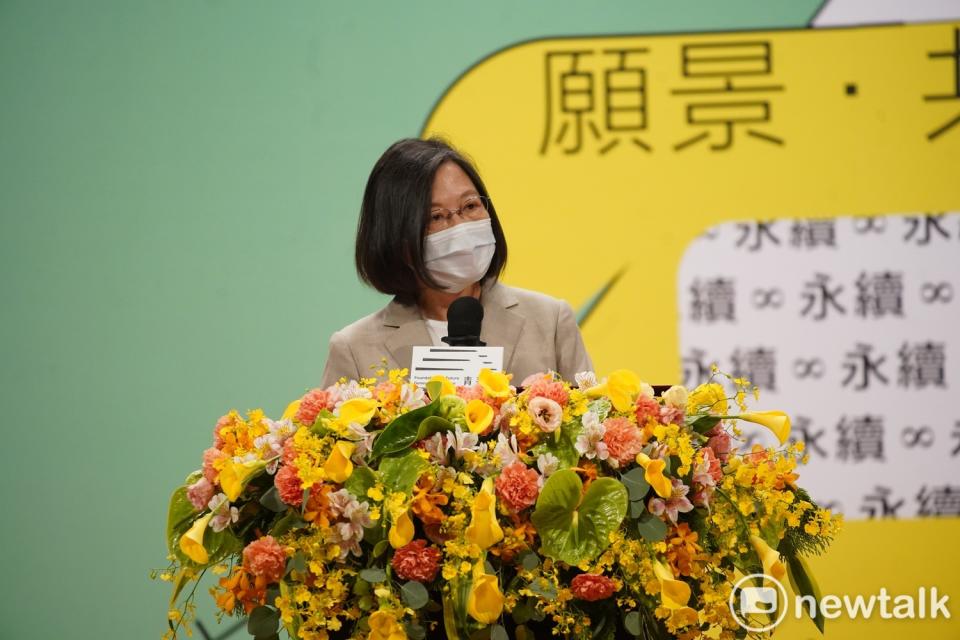 台灣發生社區感染，蔡英文在臉書呼籲國人「團結防疫守台灣」。   圖：林昀真/攝