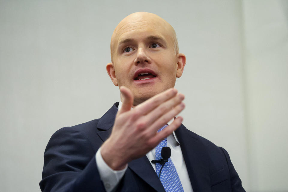 Brian Armstrong, CEO di Coinbase, parla durante la Piper Sandler Global Exchange and FinTech Conference a New York City, Stati Uniti, 7 giugno 2023. REUTERS/Brendan McDiarmid