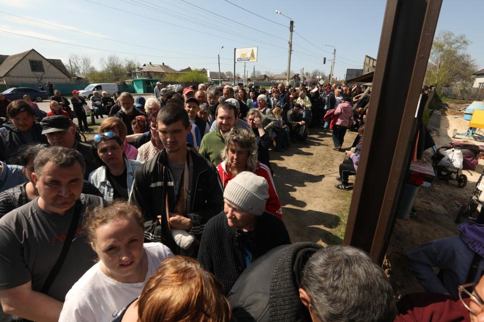 A crowd of people lined up for food