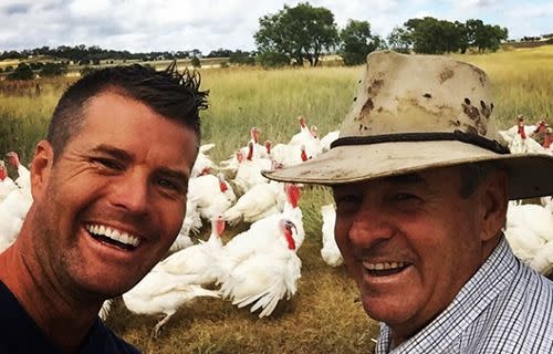 Paleo advocate Pete Evans poses with organic turkey farmer Ewart Sylvester. Image: Instagram