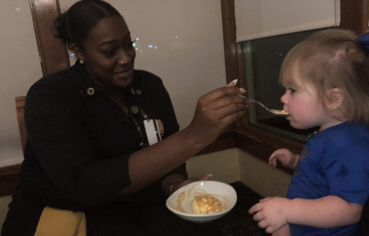 A mother publicly thanked Nianni Rudder, an Olive Garden waitress, on Facebook for her act of kindness. (Photo: Courtney Pedigo via Facebook)