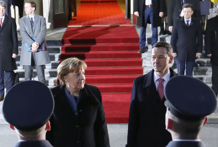 Poland's Prime Minister Mateusz Morawiecki and Germany's Chancellor Angela Merkel attend a welcoming ceremony at the Chancellery of the Prime Minister in Warsaw, Poland, March 19, 2018. Agencja Gazeta/Slawomir Kaminski via REUTERS ATTENTION EDITORS - THIS IMAGE HAS BEEN SUPPLIED BY A THIRD PARTY. POLAND OUT. NO COMMERCIAL OR EDITORIAL SALES IN POLAND