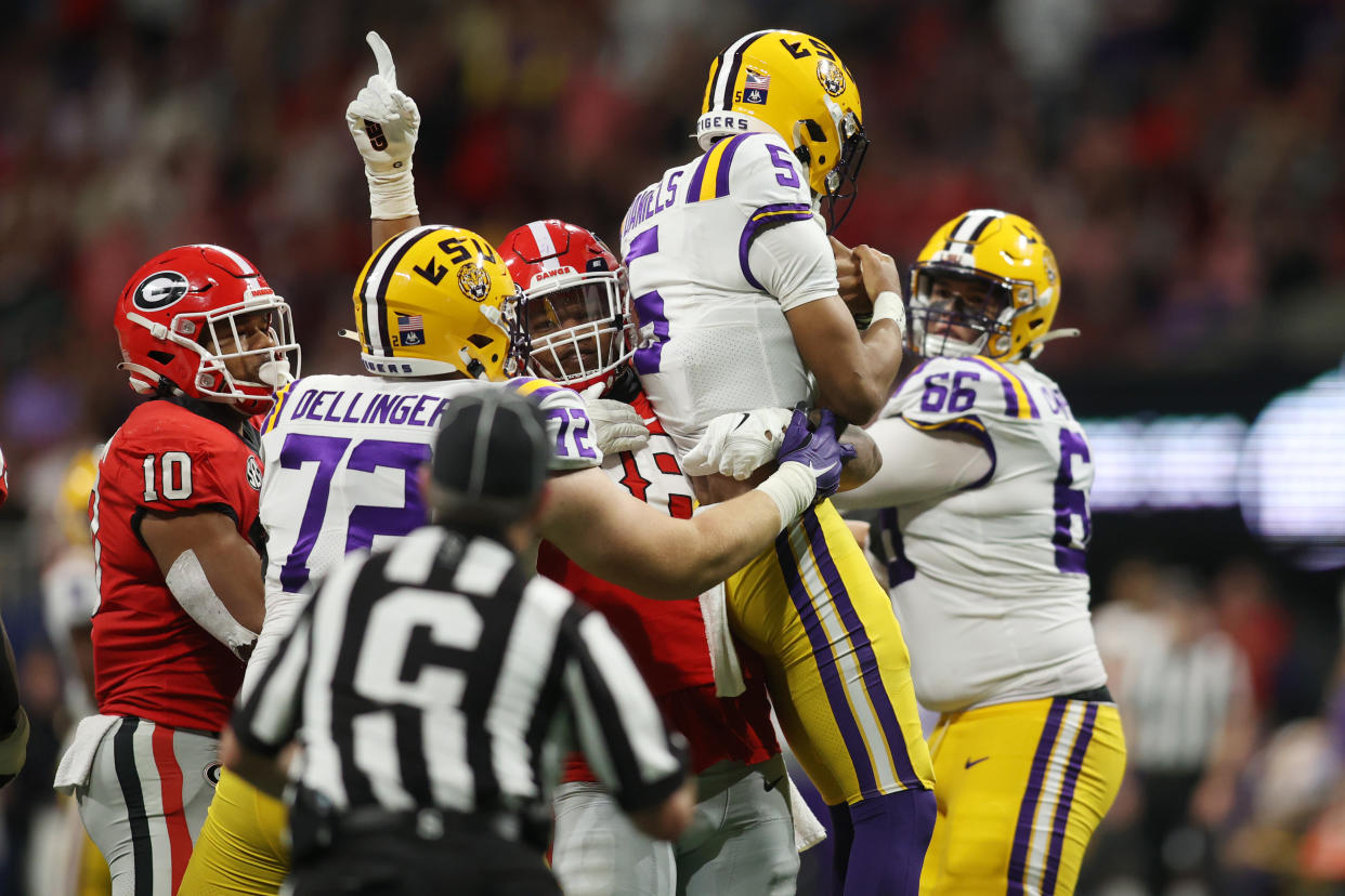 Georgia defensive lineman Jalen Carter (88) reacts as he picks up LSU quarterback Jayden Daniels (5) during the SEC championship on Dec. 3, 2022 in Atlanta. (Brett Davis-USA TODAY Sports)