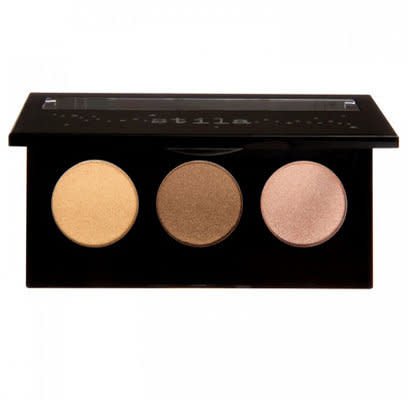 It Girl Compact by Stila: Gold Rush Beauty Trend