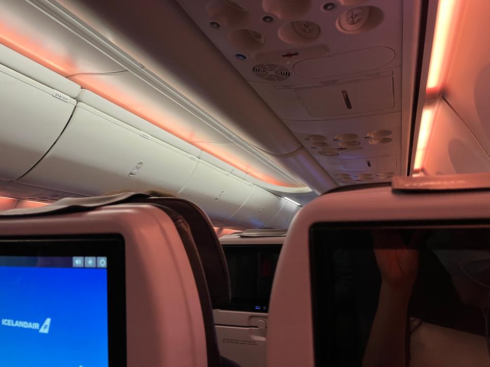 Mood lighting on IcelandAir.