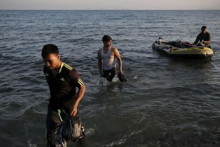 Migrants from Burma arrive on a dinghy on the Greek island of Kos, August 18, 2015. REUTERS/Alkis Konstantinidis