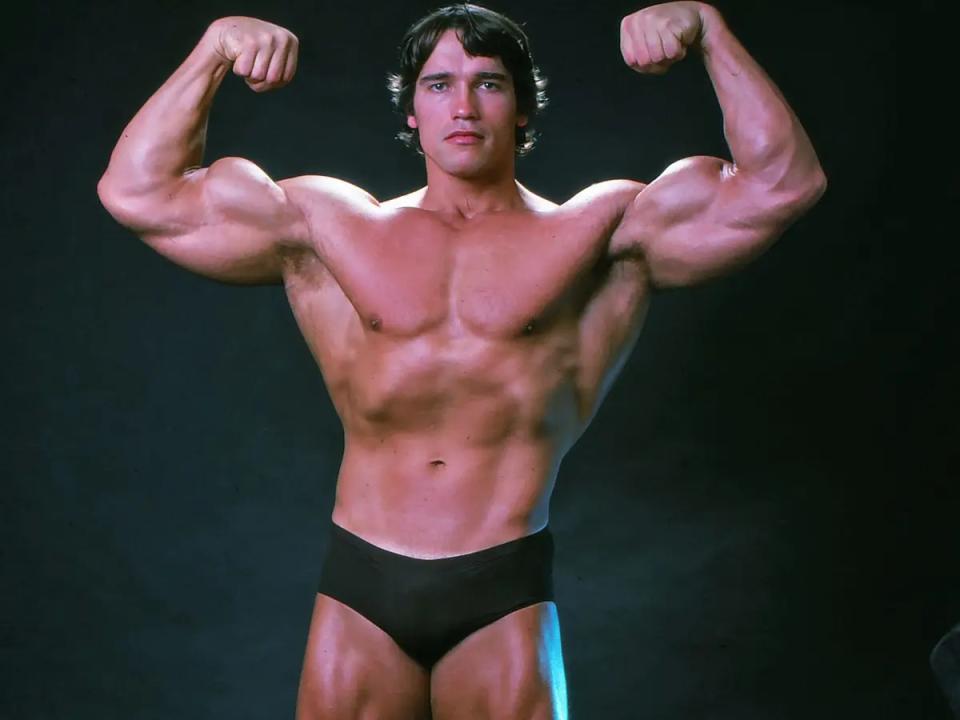 Schwarzenegger war bekannt für seinen massiven Oberkörper mit ausgeprägtem Bizeps und Brustmuskeln. - Copyright: Jack Mitchell/Getty Images
