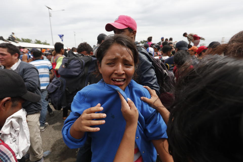 FOTOS | Así rompieron los migrantes el cerco fronterizo para entrar a México