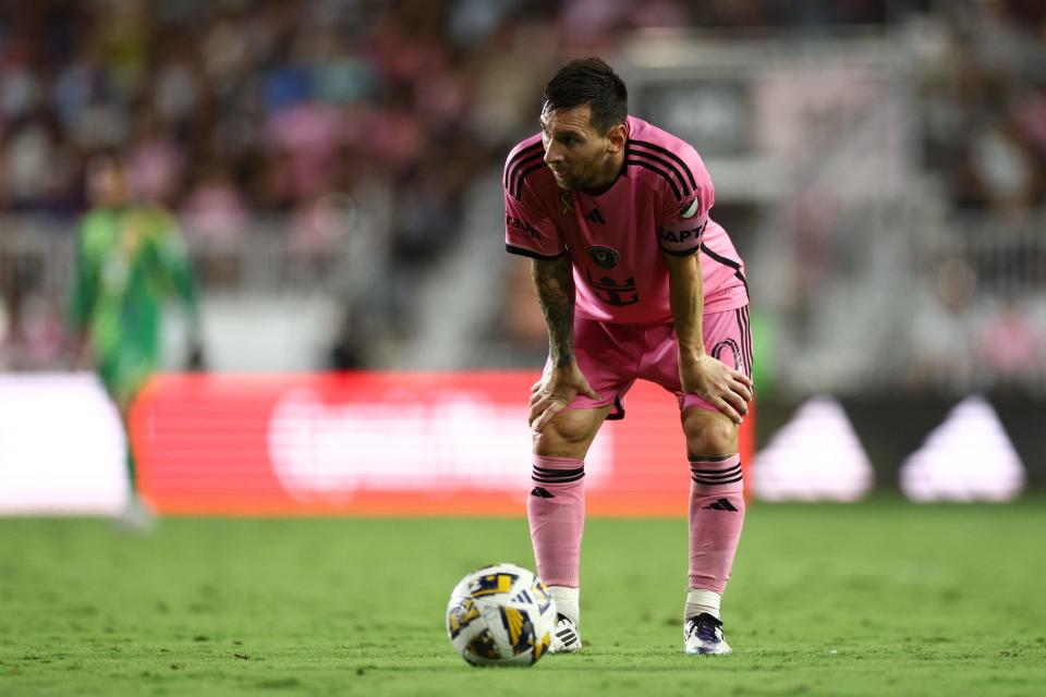 Sep 28, 2024; Fort Lauderdale, Florida, USA; Inter Miami CF forward Lionel Messi (10) plays the ball in the second half against the Charlotte FC at Chase Stadium. Mandatory Credit: Nathan Ray Seebeck-Imagn Images