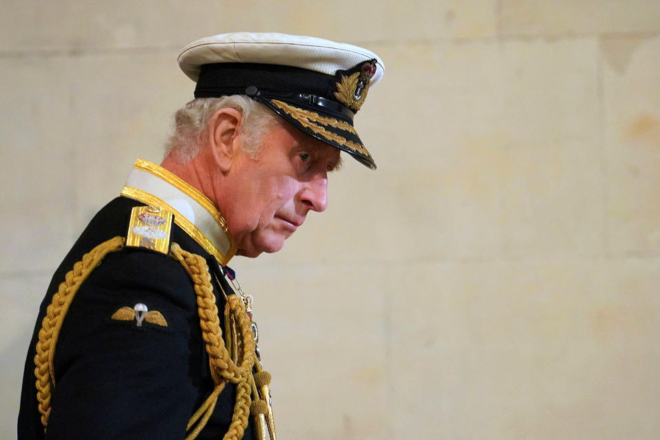 Every Emotional Photo of the Queen's Children Guarding Her Coffin