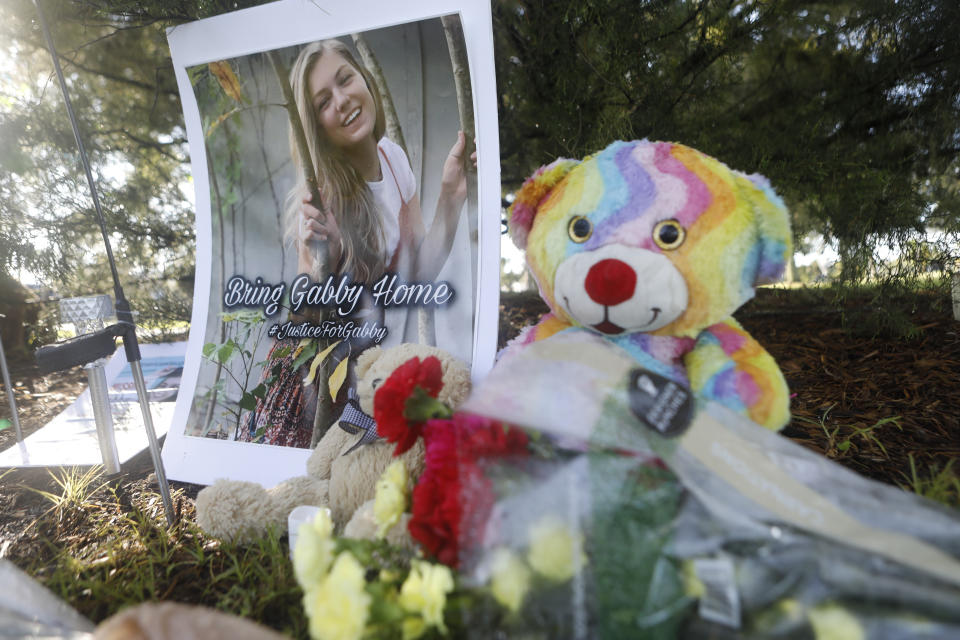 Memorial dedicado a Gabby Petito en North Port, Florida. (Photo by Octavio Jones/Getty Images)