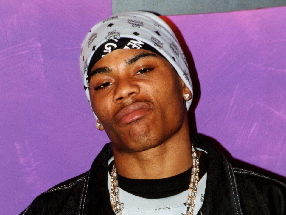 Rapper Nelly (Cornell Iral Haynes, Jr.) of St. Lunatics poses for photos after rehearsals for their performance on 'The Jenny Jones Show' in Chicago, Illinois in September 2000.