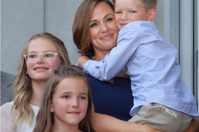 Allá lejos y hace tiempo, Jennifer Garner con sus tres hijos: Violet, Seraphina y Samuel