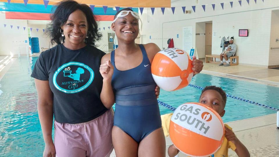 <div>Erika and Autumn Hawkins at the Decatur Family YMCA.</div>