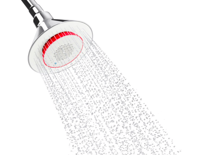 <p>Moxie Showerhead è un soffione per la doccia che, oltre a emettere il getto d’acqua, emette anche musica. Prezzo: 95,39 dollari su us.kohler.com. </p>