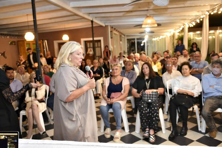 Elisa Carrió dio una charla en Exaltación de la Cruz