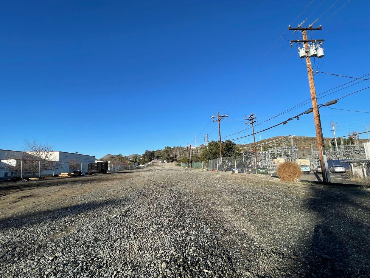 The Thousand Oaks Planning Commission approved an emergency shelter project Monday night at a site on Lawrence Drive.