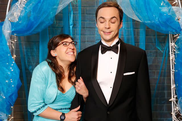 <p>Monty Brinton/CBS via Getty </p> Amy (Mayim Bialik) and Sheldon (Jim Parson's) at a recreation of a high school prom.