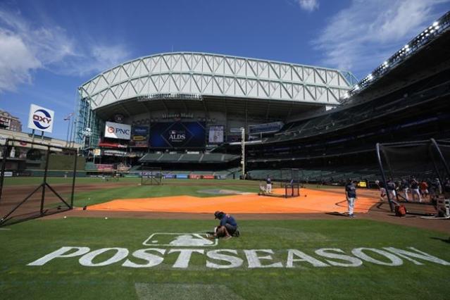 Astros may have roof open for Game 2 of World Series