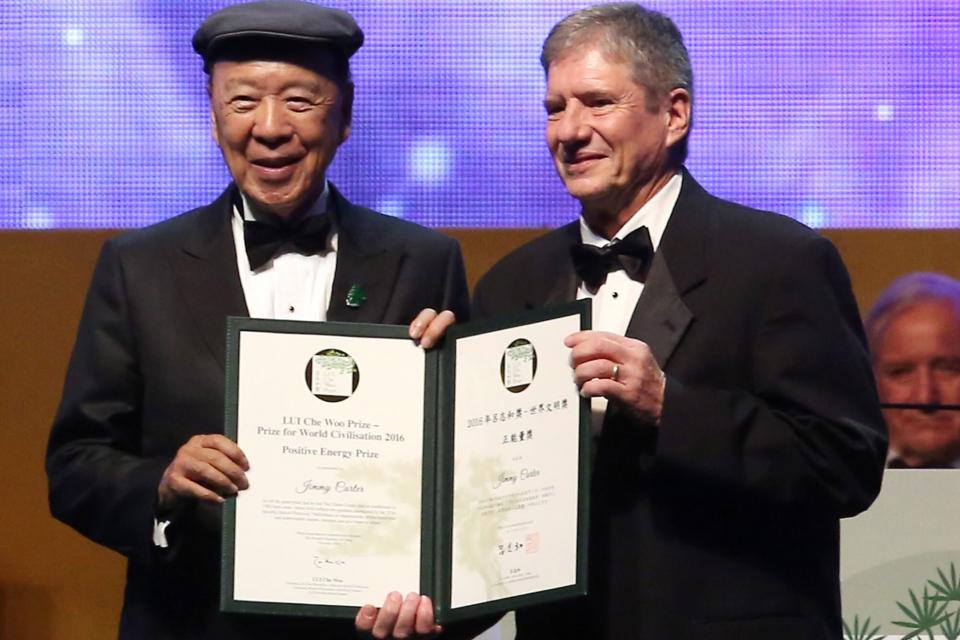 Dr. Lui Che-woo present Positive Energy Prize to James Earl "Chip" Carter III in Lui Che Woo Prize - Prize for World Civilisation Lui Che-woo at HKCEC in Wan Chai. 03OCT16 SCMP / Edward Wong (Photo by Edward Wong/South China Morning Post via Getty Images)