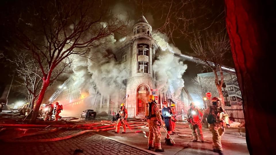 A fire broke out in three-storey building in Old Montreal Thursday morning.