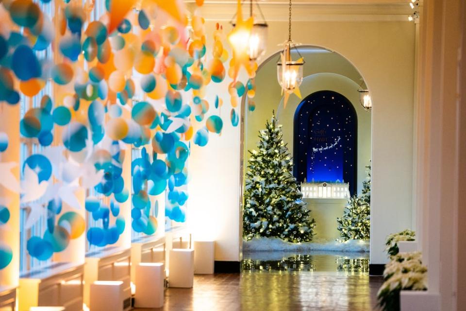 The east colonnade is decorated according to the theme ‘Gifts From the Heart’ (Washington Post)