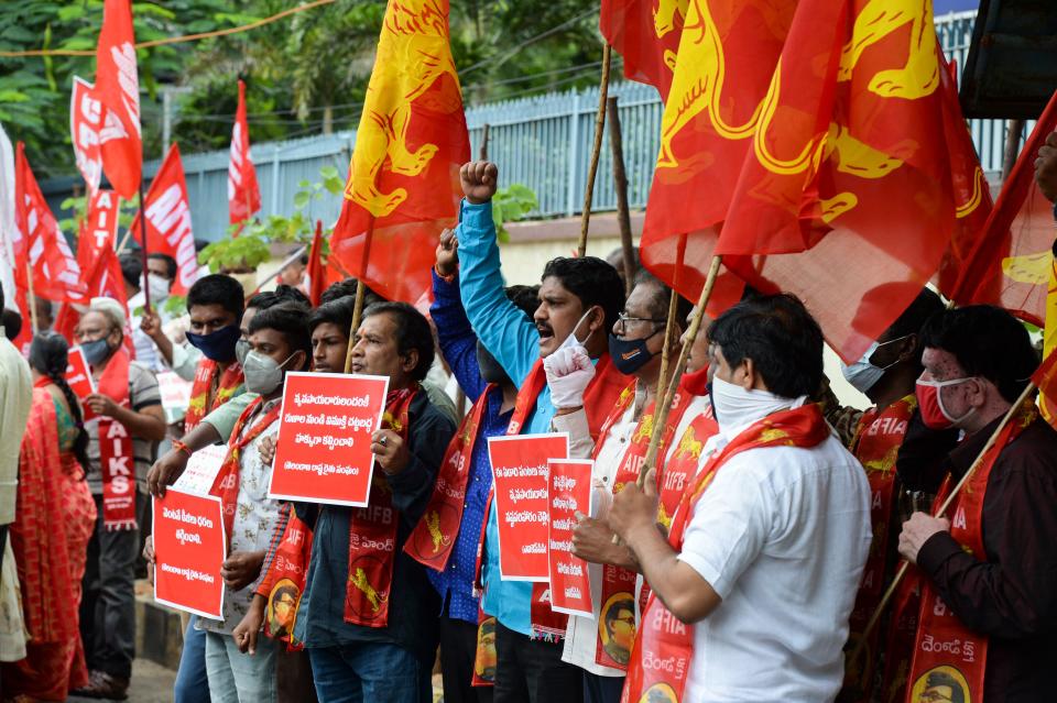 Members of the All India Kisan Sangharsh Coordination Committee and activists of left parties and trade unions hold placards and shout slogans as they protest against the passing of new farm bills in parliament, in Hyderabad on September 25, 2020. (Photo by NOAH SEELAM/AFP via Getty Images)