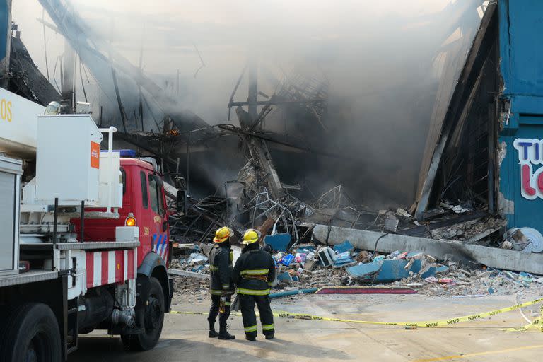 Una parte de la estructura del Punta Shopping se desmoronó repentinamente