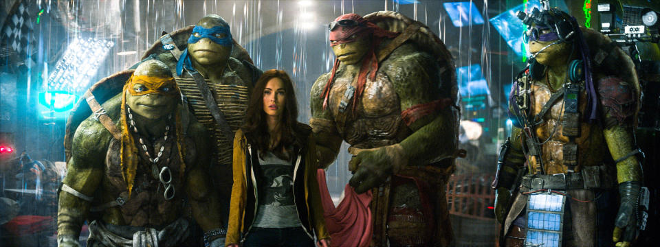 TEENAGE MUTANT NINJA TURTLES, from left: Michelangelo, Leonardo, Megan Fox, Raphael, Donatello, 2014. Ph: Industrial Light &