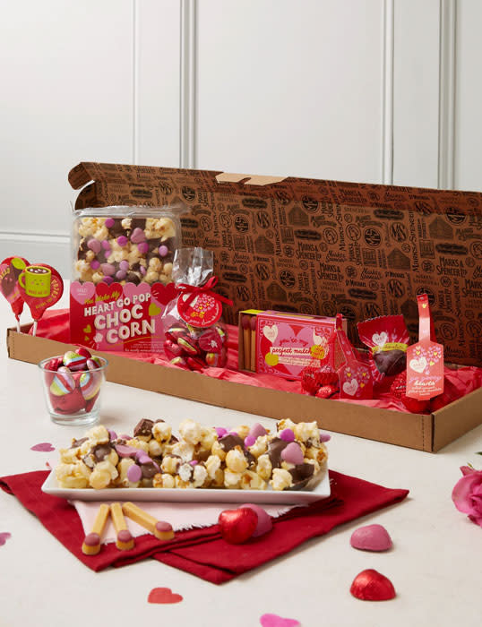 marks-and-spencer-valentines-set