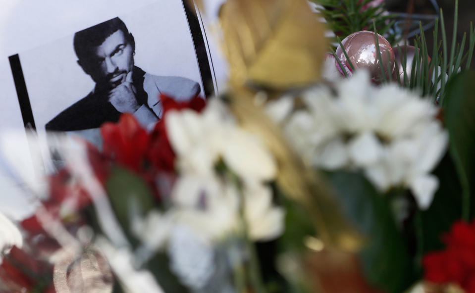 Fans mourn the death of George Michael