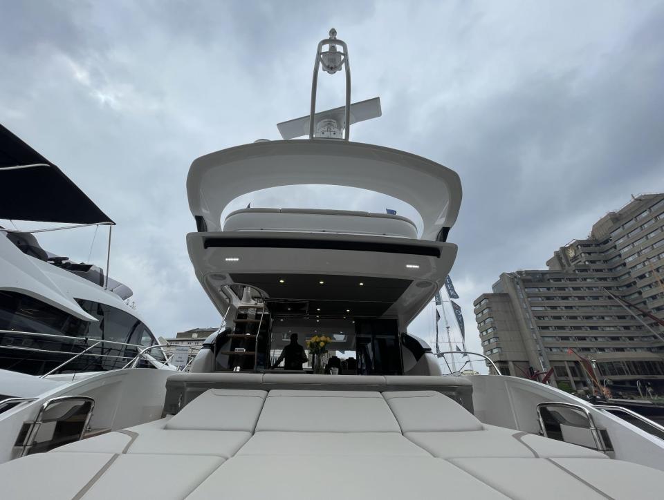 Princess Yacht S62