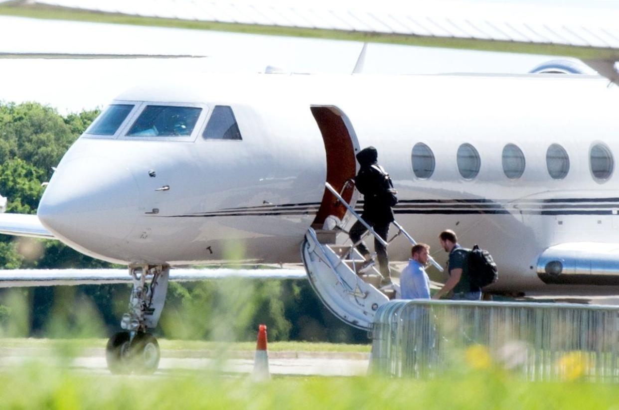 ***STRICTLY NO WEB UNTIL 4PM BST FRIDAY 2ND JUNE 2017*** Taylor Swift ends her trip to the UK as she leaves, with her boyfriend Joe Alwyn, on her private jet. The pair boarded the plance separately in hooded tops accompanied by her security detail. Taylor has been keeping a low profile with new lover, British actor Joe Alwyn.