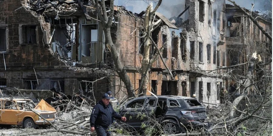 Consequences of a rocket attack on a polyclinic in Dnipro, May 26, 2023