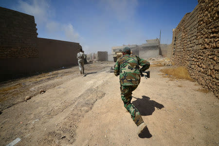 Shi'ite Popular Mobilization Forces members and Iraqi army clash with Islamic State militants at Al Jazeera neighbourhood of Tal Afar. REUTERS/Stringer