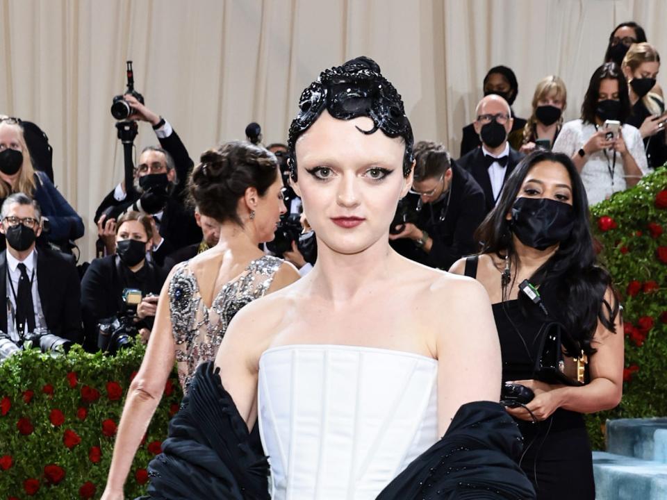 Maisie Williams attends the 2022 Met Gala.